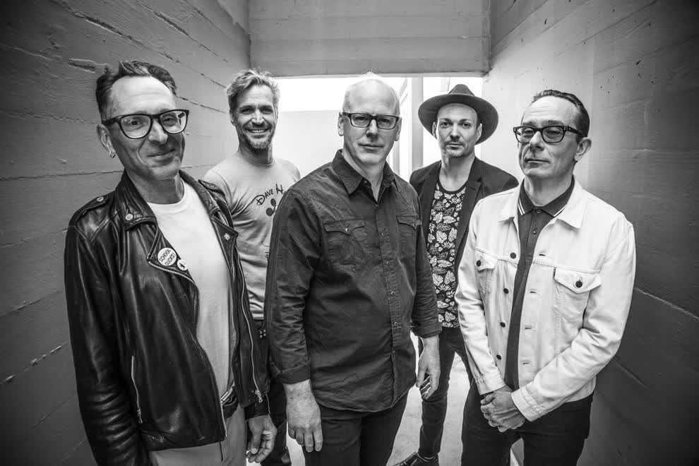 solvbergdy's tweet photo. @LMGimse Sam alltid skal gutta frå Regnskap spele til dans på sommarfesten. (Bad Religion) https://t.co/gNjytFcy56