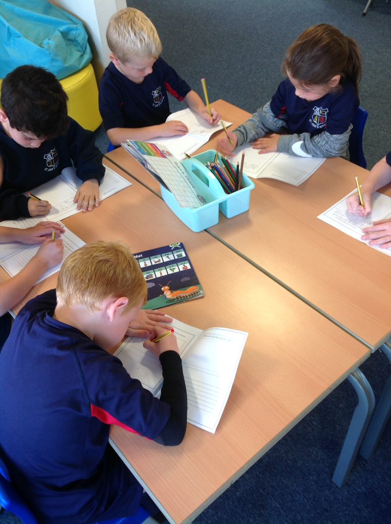 Class4KR's tweet photo. Working hard this morning on our information booklets all about birds. Today we have learnt about the life cycle of a bird🐣🐥 https://t.co/uwZEDLElKX