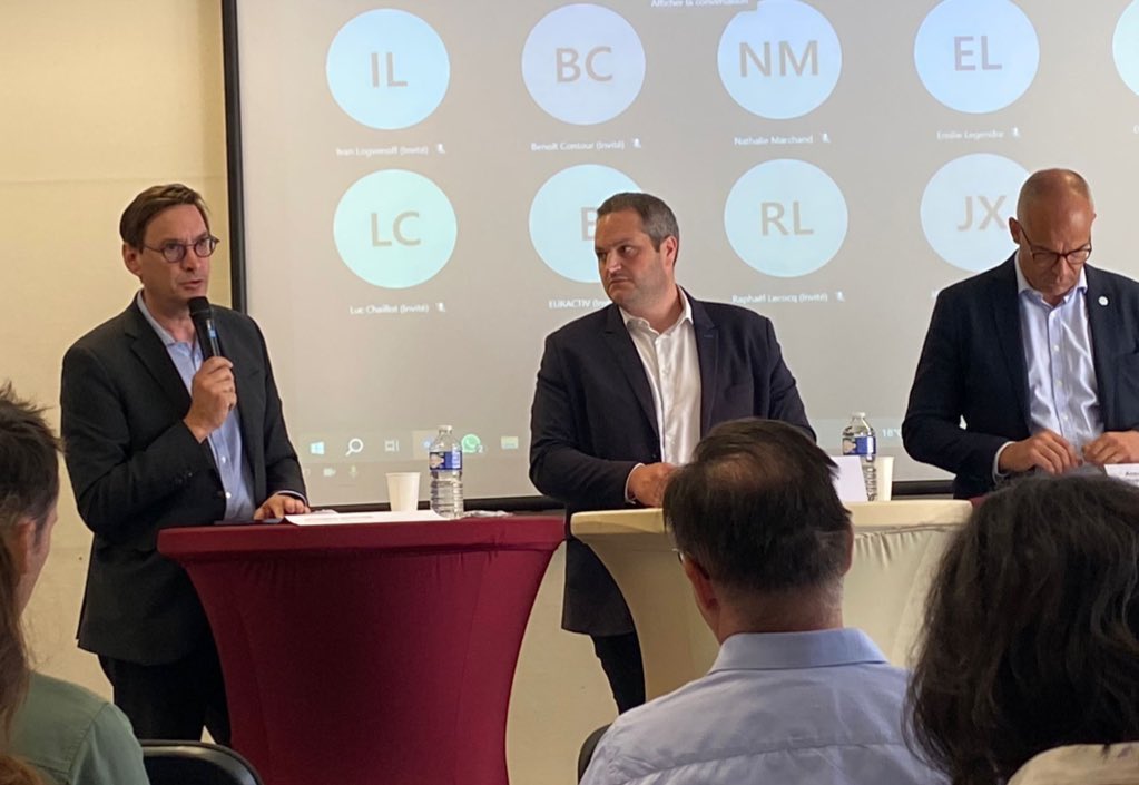 [#ConfPresseCAF] 

🗣️<a href="/76sebwin/">Sébastien Windsor</a> sur #planification écologique 

➡️Nécessité de moyens colossaux dans la réflexion et mise en œuvre. 
Il ne faut plus appliquer des recettes toutes faites.
➡️Nécessité de réinventer un nouveau développement agricole, de porter une dynamique nouvelle.