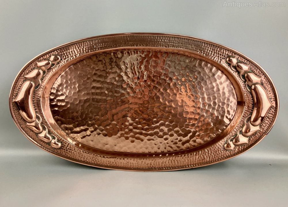For sale on Antiques Atlas is this Beldray Arts &amp; Crafts Oval Copper Heart Tray antiques-atlas.com/antique/beldra… #antiques From <a href="/levelsantiques/">Levels Antiques</a> #artsandcrafts #artsandcraftscopper #antiquecopper #antiquetray #antiquecoppertray