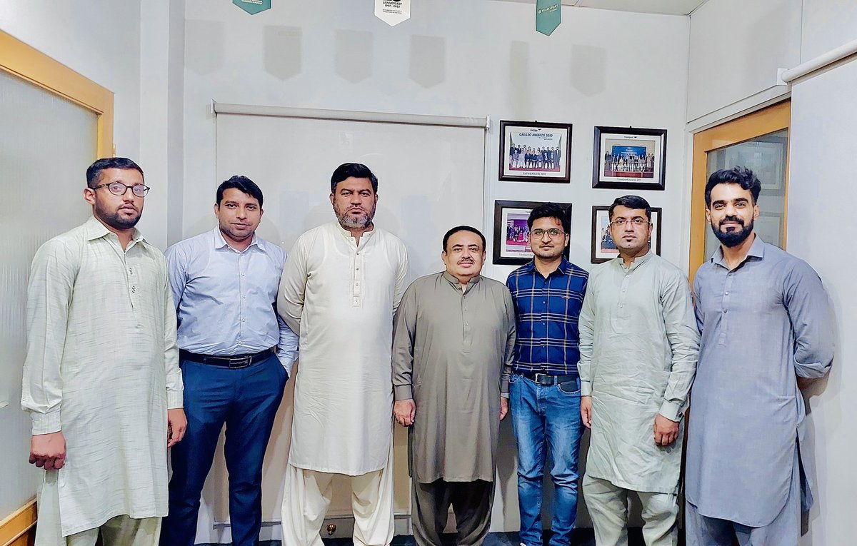 jazz640's tweet photo. Eid Millan @ Office https://t.co/TqcxrGzlx6