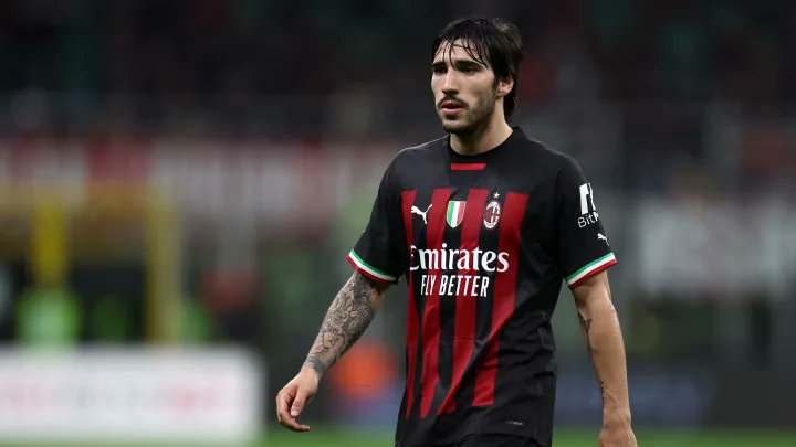 BallNewsASAP's tweet photo. It's Official: 

Sandro Tonali joins Newcastle United.

He got a contract until 2029. 

Its a €70m deal with add-ons included. AC Milan will also have 10% sell-on clause! https://t.co/C2RYgNB1se