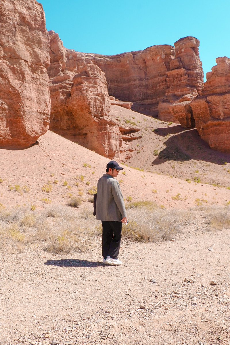Jebe_10's tweet photo. Sedimentary rocks that are about twelve million years old.
#kazakhstan #charyncanyon #canyon #lake #amazing #mothernature #my3rdcountrytovisit #tomoreadventures #tomoretravel #KZ #quickvacay #centralasia #beautifulnature #bucketlistcheck #adreamcometrue https://t.co/t9DVlkLaEx