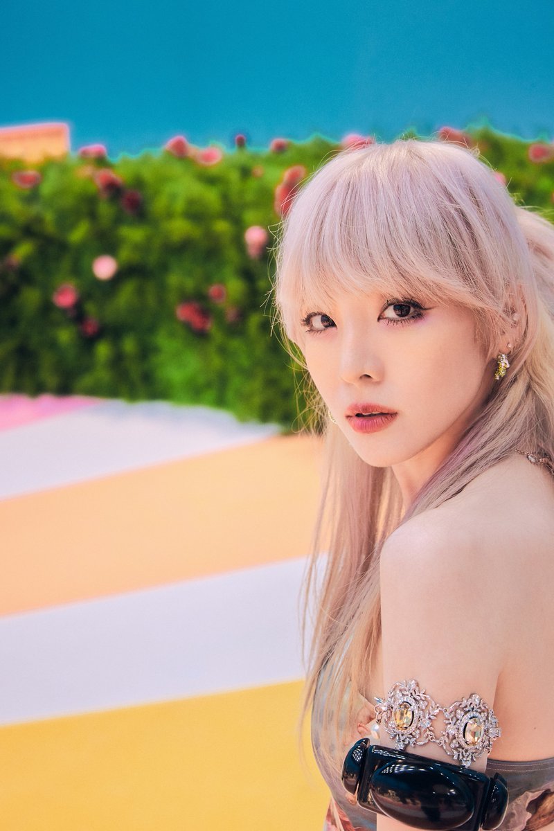 SANDARAxARADNAS's tweet photo. CONCEPT PHOTO #2

🐰🍬🛎🌃

Sandara Park Digital EP
〖𝐒𝐀𝐍𝐃𝐀𝐑𝐀 𝐏𝐀𝐑𝐊〗
🎡 2023.07.12 6PM (KST)

#산다라박 #SandaraPark
#FESTIVAL https://t.co/ua6c7oWf1B