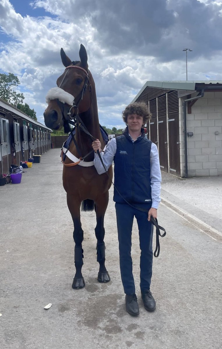 wgreatrexracing's tweet photo. We have 2 runners today @stratfordraces for owners Jim and Claire Ltd. 
6.10pm Callin Baton Rouge ridden by Dylan Kitts (7) 
8.10pm Line Of Descent ridden by @Sean_Bowen_ 
Proudly sponsored by @1accountID https://t.co/36ExD2Fp3M