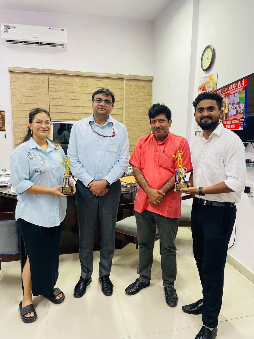 DigiPR_IIMC's tweet photo. Winners, Runner up, Best Player of Tournament & Media partners of Badminton Tournament got praised & blessed by #ADG @IIMC_India @DrNimishRustagi Sir & #AssistantRegistrar @Riteshpathak Sir.
Sponsored by @BE_official15 @IIMCAA
#IIMC #DigiPR https://t.co/RGTgLl8vvp