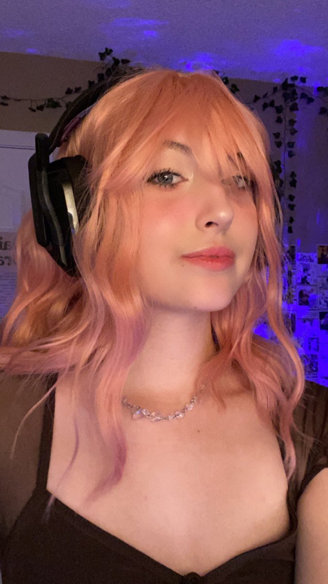 vaulpixx's tweet photo. POV: you wanna get into cosplay but are unsure so u buy a wig to test the waters… https://t.co/G1jVSxYBUT