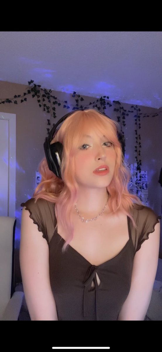 vaulpixx's tweet photo. POV: you wanna get into cosplay but are unsure so u buy a wig to test the waters… https://t.co/G1jVSxYBUT