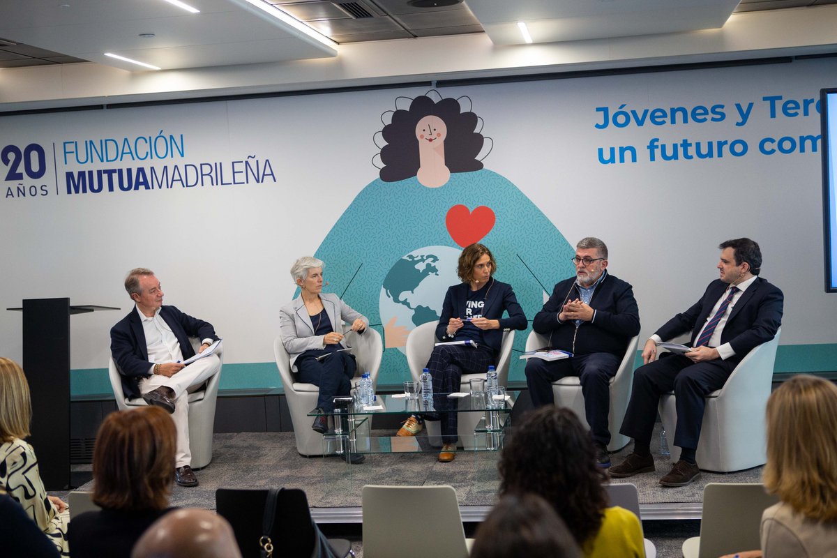 ayudaenaccion's tweet photo. ¿Sabías este dato? 😮 

La principal motivación para colaborar con una ONG entre los más jóvenes es que les inspire confianza✨

Así lo asegura el 8️⃣5️⃣% de los jóvenes en el estudio “Percepción y perspectivas de los jóvenes sobre el 3º sector”, elaborado por @fundacionmutua ❤️ https://t.co/qnLyq0SDjW