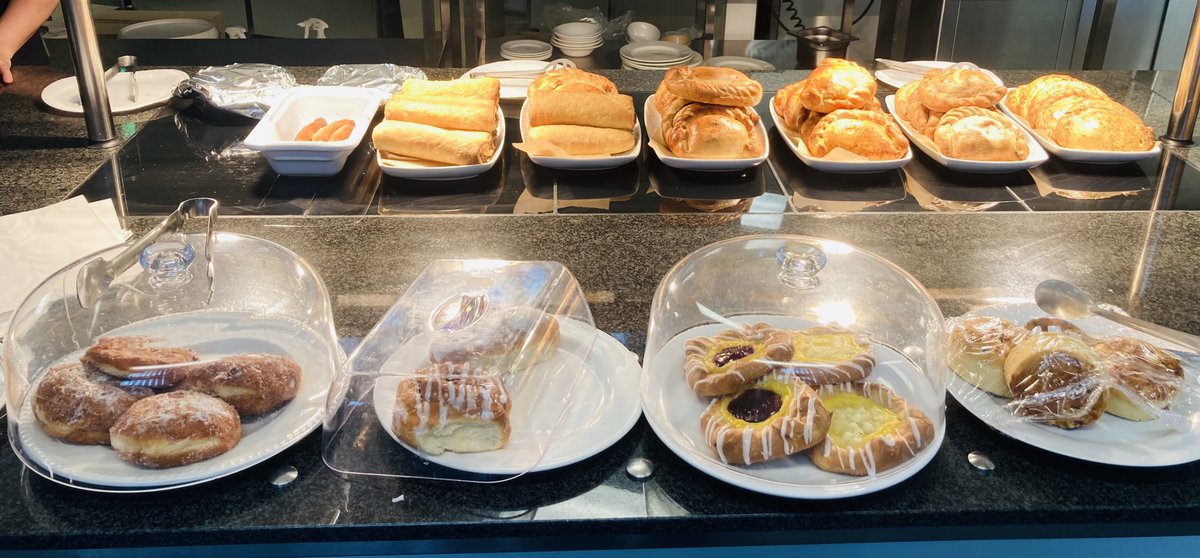 Lovely array of food options in our building cafe. As much as I love a good Cornish pasty (and these are v good!), in a research building hosting some of the world's leading diabetes and obesity researchers surely we could have a few non-beige items.... @ExeterMed @RoyalDevonNHS