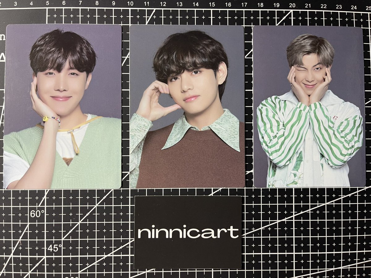 ninnicart's tweet photo. 🎱 wts lfb ph — help rt

🛒 : Sowoozoo mini photocards

— P130 (set) + pf and sf
— payo / Aug. 1 (w/ dp)
— mint condi., onhand
— strictly no cancellation

# bts pc photocard namjoon rm jhope hobi taehyung v muster https://t.co/iBBVx6lvUk