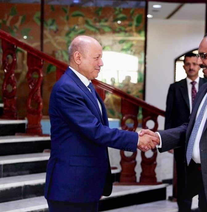 15abmp's tweet photo. العليمي غادر المكلا وحط لنا كتيبه عسكريه كامله من تعز في قصر الضيافه بالمكلا وبقيادة يوسف العليمي ..!
ابناء حضرموت يطالبون بخروج المنطقه الاولى من الوادي وهو يرد بتثبيت عسكر شماليين في الساحل  !!
وقالك حضرموت ستدير نفسها 
يجب على قيادة النخبه ان تتخذ موقف من هذا الاجراء https://t.co/AooFqRWe5C