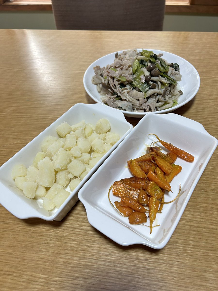akikojerryt's tweet photo. @r05525 ジャガイモは粉吹き芋に、ニンジンはグラッセにしたよ🥕 https://t.co/bu4av4cnGo