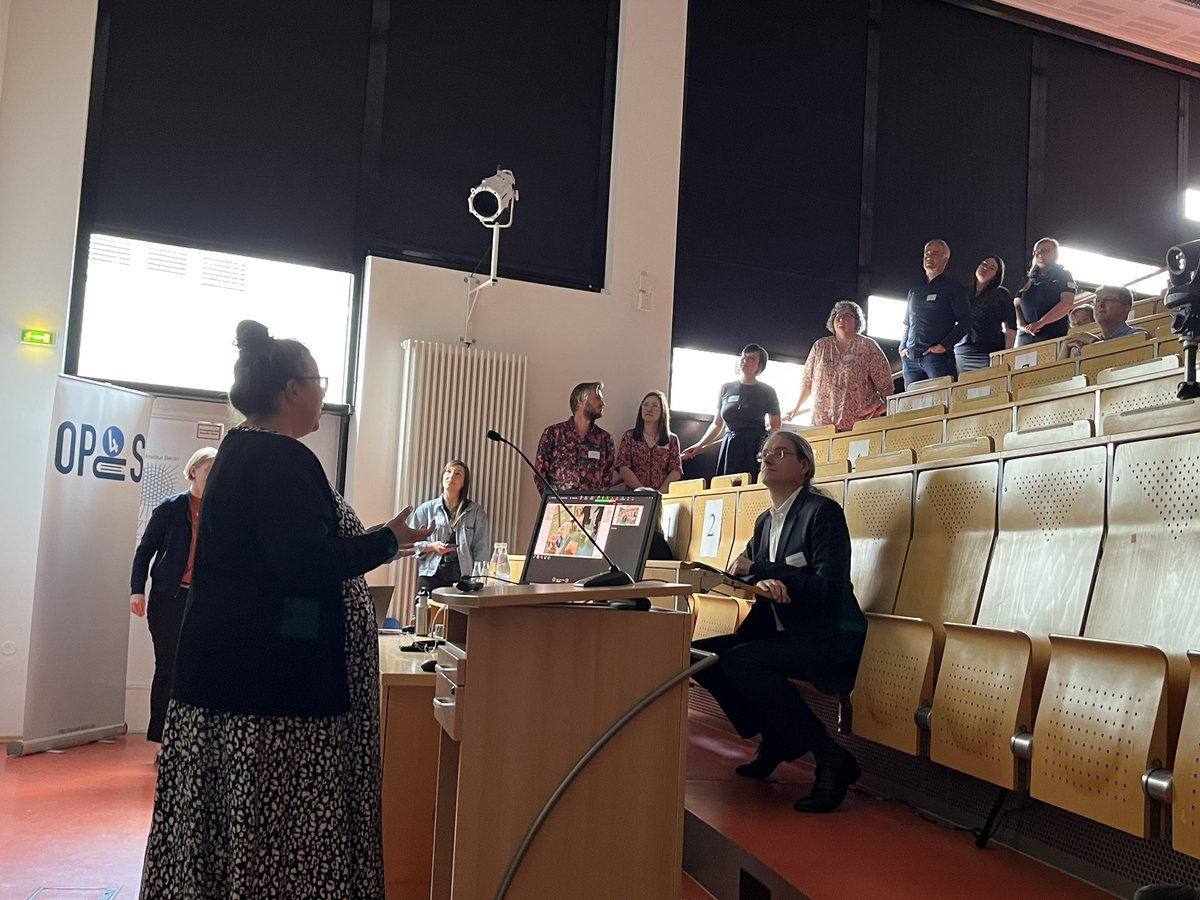 Anja Müller tweet media