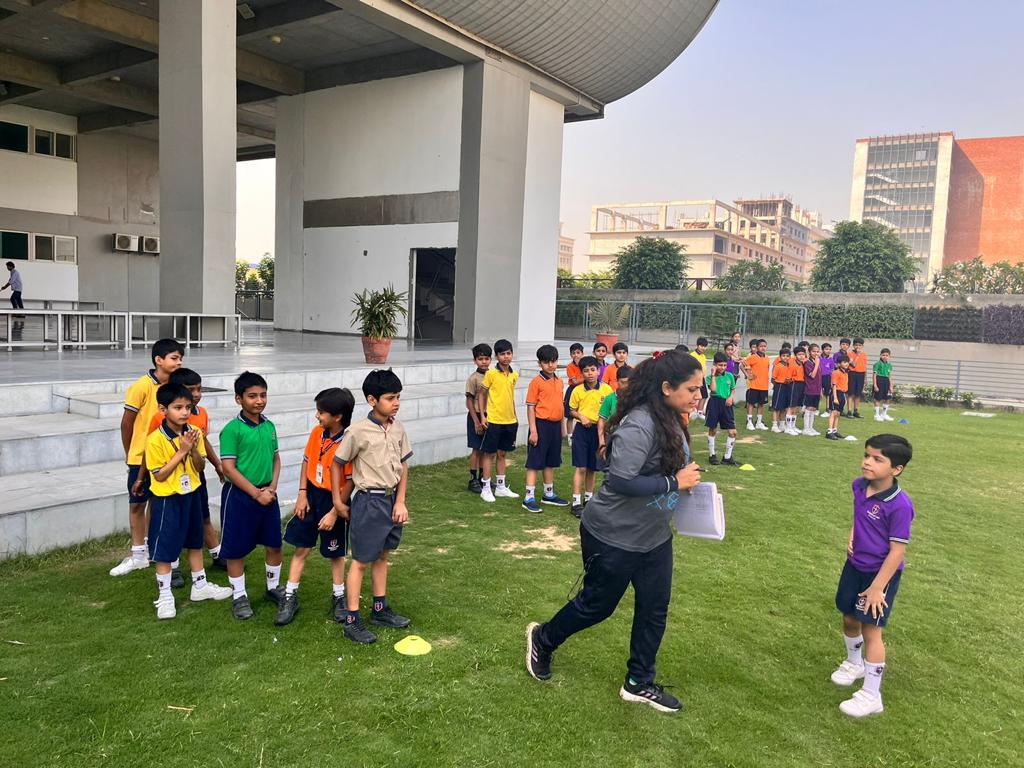 TreeSalvation's tweet image. Salvation Tree school students enjoying their club, learning different skills like playing carom, football. Learning different asana of yoga and trying their little hands on some art and craft work.
#salvationtreeschool #classfun #classroom #classroomactivity #activity #fun