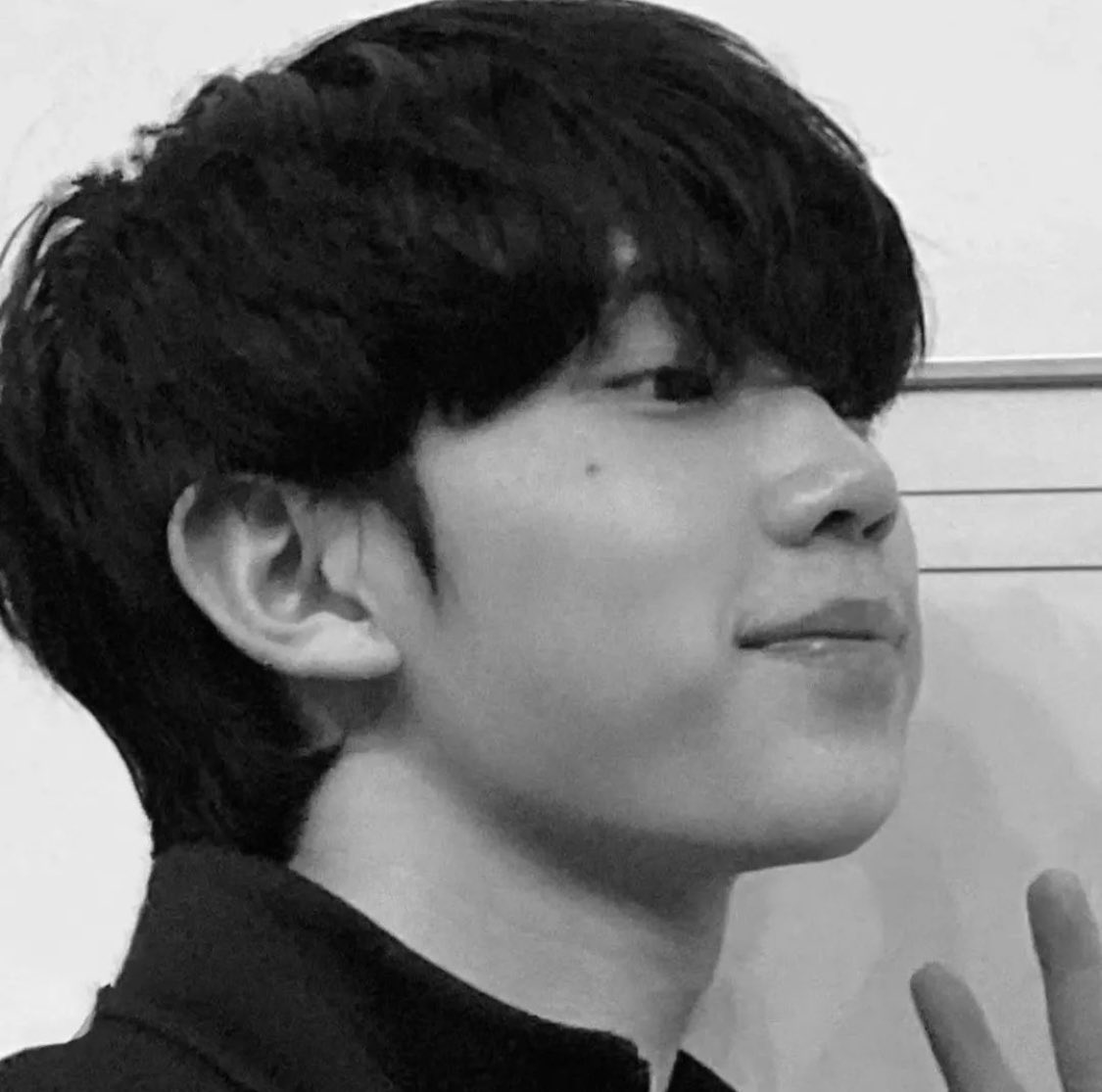 서치하다가 본 준엽이 과사!!!!😋😋 너무 커욤되..

#루네이트 #LUN8 #카엘 #Chael #임준엽