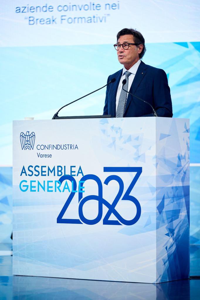 Prende il via la parte pubblica dell’assemblea generale di <a href="/confindustriava/">Confindustria Varese</a> all’Acinque Ice Arena - Palaghiaccio di Varese #Varese2050 #ConfindustriaVarese