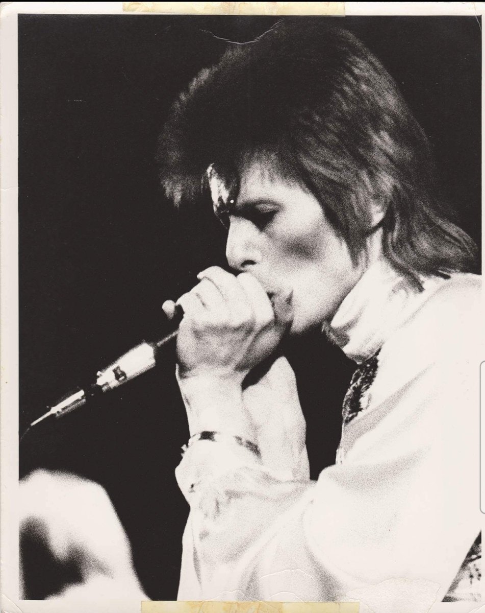 In honour of #Ziggy50, here's a photo taken by my late brother, Nick Berney, at the Hammersmith Odeon, probably at the penultimate show of the tour (2 July 1973). @EventimApollo @DavidBowieReal #DavidBowie #ZiggyStardust