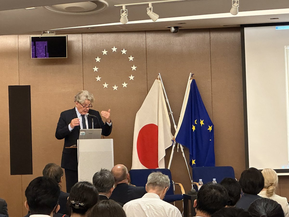 EUJapanCentre's tweet photo. Commissioner @ThierryBreton at today's @EUJapanCentre event:
“In the current volatile economic context, EU and Japan need to cooperate even more closely to accelerate the greening and the digitalisation of our industries, as well safeguarding the resilience of our supply chains" https://t.co/UkzDP5t5Wu