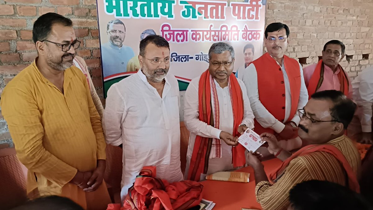 nishikant_dubey's tweet photo. झारखंड भाजपा के सबसे अनुभवी,ईमानदार,कार्यकर्ता व जनता से जुड़े नेता ⁦@yourBabulal⁩ जी को प्रदेश अध्यक्ष बनाकर ⁦@BJP4India⁩ ने प्रदेश भाजपा में उर्जा का संचरण किया,हम कार्यकर्ता माननीय @narendramodi⁩ जी,गृहमंत्री ⁦@AmitShah⁩ जी⁦@JPNadda⁩ जी के आभारी हैं https://t.co/fNOqsPZqeO