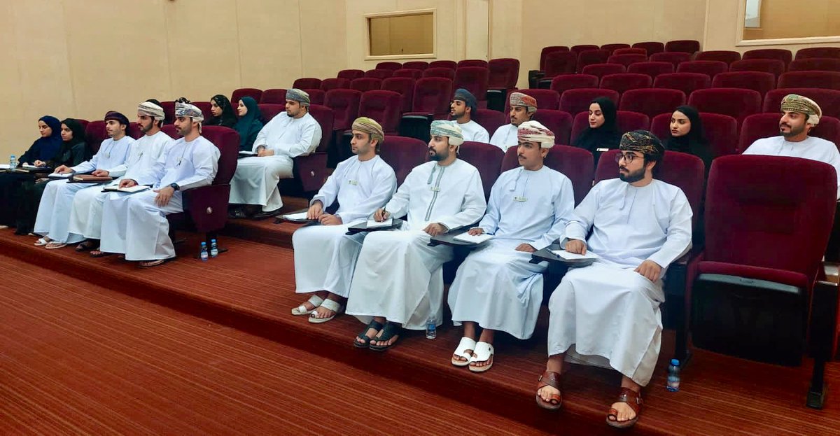 HJIOMAN's tweet photo. يقدم الدكتور/ سيف بن علي الحديدي- مساعد المدعي العام ورشة عمل بعنوان"مهارات إعداد وصياغة القرارات القضائية" للدارسين في المعهد من معاوني الادعاء العام وذلك خلال الفترة من ٤ - ٥ يوليو ٢٠٢٣م. https://t.co/DQGyXdfU4r