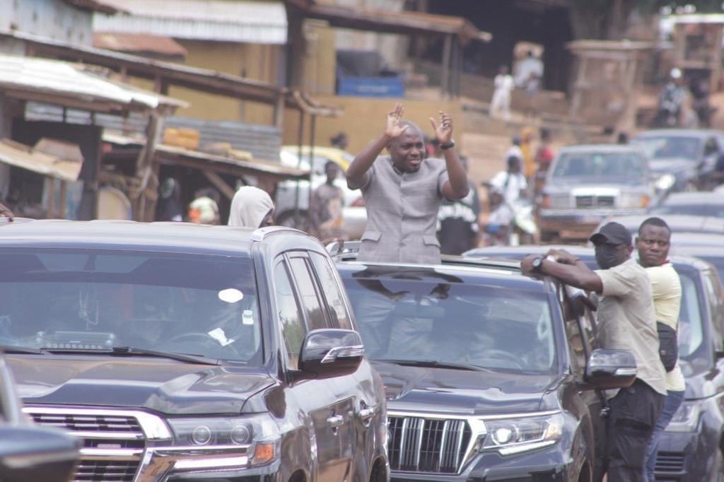 Cotedivoireoff_'s tweet photo. Étudiant ! un métier qui nourrit son Homme en Côte d'Ivoire.

En image, Le Secrétaire Général de la FESCI. 
L’étudiant Saint Clair Allah dit Makélélé. https://t.co/1zlCCkXInX