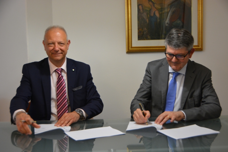 #risultati 
📢#Informest non si ferma e prosegue il suo impegno nel promuovere uno #sviluppo equilibrato e #sostenibile del territorio firmando un accordo di #collaborazione con <a href="/Irisacqua/">Irisacqua</a> per l'accesso a fondi di #finanziamento!
👉Scopri di più: bit.ly/FirmaConvenzio…
