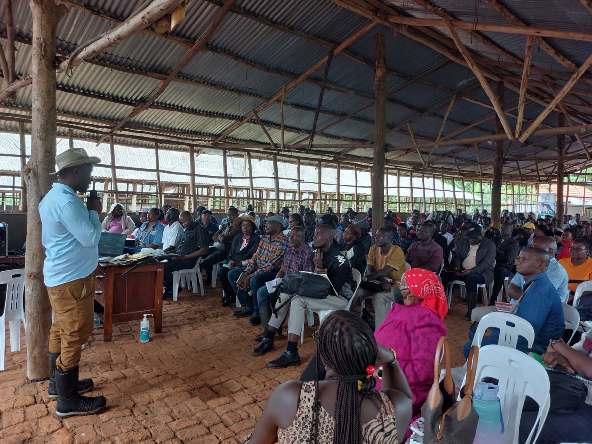 SightFarm1's tweet photo. Sharing Knowledge and exhanging ideas amongst farmers is the best way of learning and bettering the Dairy sector.
#Sightfarm https://t.co/y7yT9XYc69