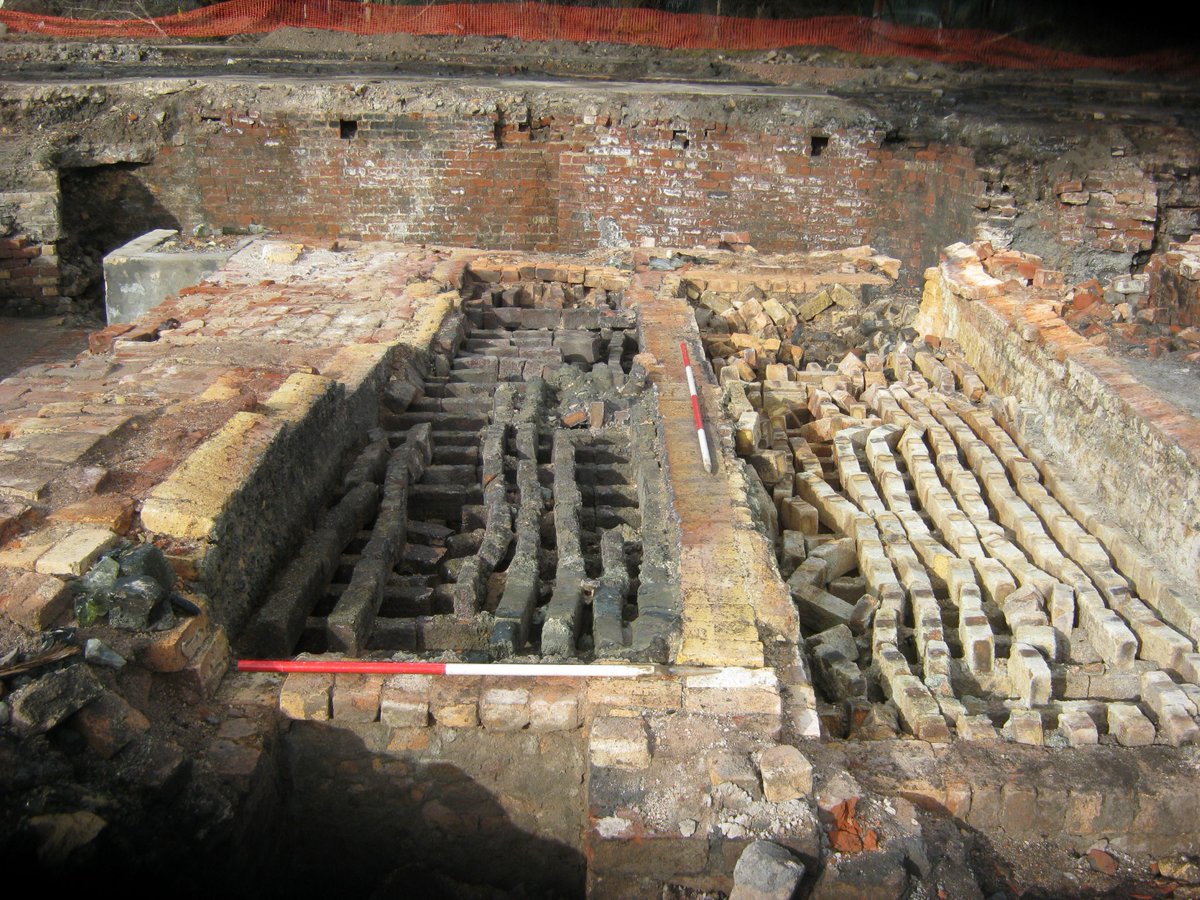 InSitu_org's tweet photo. Bricks and bottles galore were uncovered at Baileyfield, Portobello, during excavations by @aocarchaeology between 2017 and 2019. The huge assemblage of artefacts was found along with kilns, glassworks, chimneys, and flues. Explore the excavation at: https://t.co/HIr93TbKb4 https://t.co/qUxjikHLTI