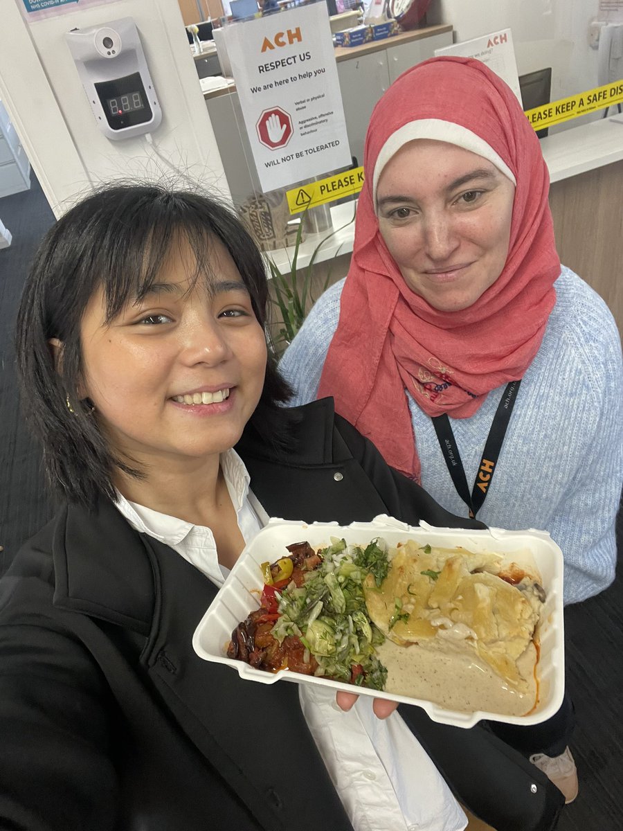 ricaggg's tweet photo. THIS IS ME WISHING YOU CAN SMELL &amp; TASTE THE FOOD THOUGH THE SCREEN😍 

This is Nesrin of Nessi Cuisine who is the star of the episode I produced w/ @ACHintegrates #RethinkingRefugee 🤩 If you want to know more about this strong businesswoman listen here: https://t.co/ThNWvsM33p https://t.co/kKdFLpIjTu