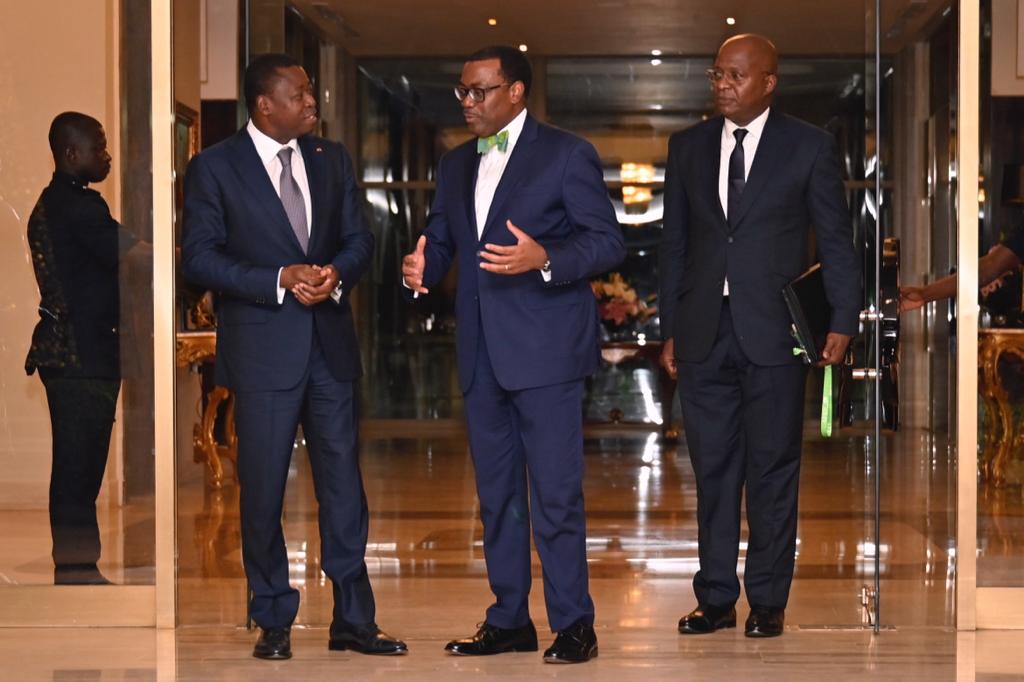 👍👏 At the Africa50 General Stakeholders Meeting. L-R: H.E. President Faure Gnassingbé of  the Togolese Republic @PresidenceTg;
Chairman Africa50 Board of Directors/President @AfDB_Group  @akin_adesina; Country Manager, Togo @wabiola.