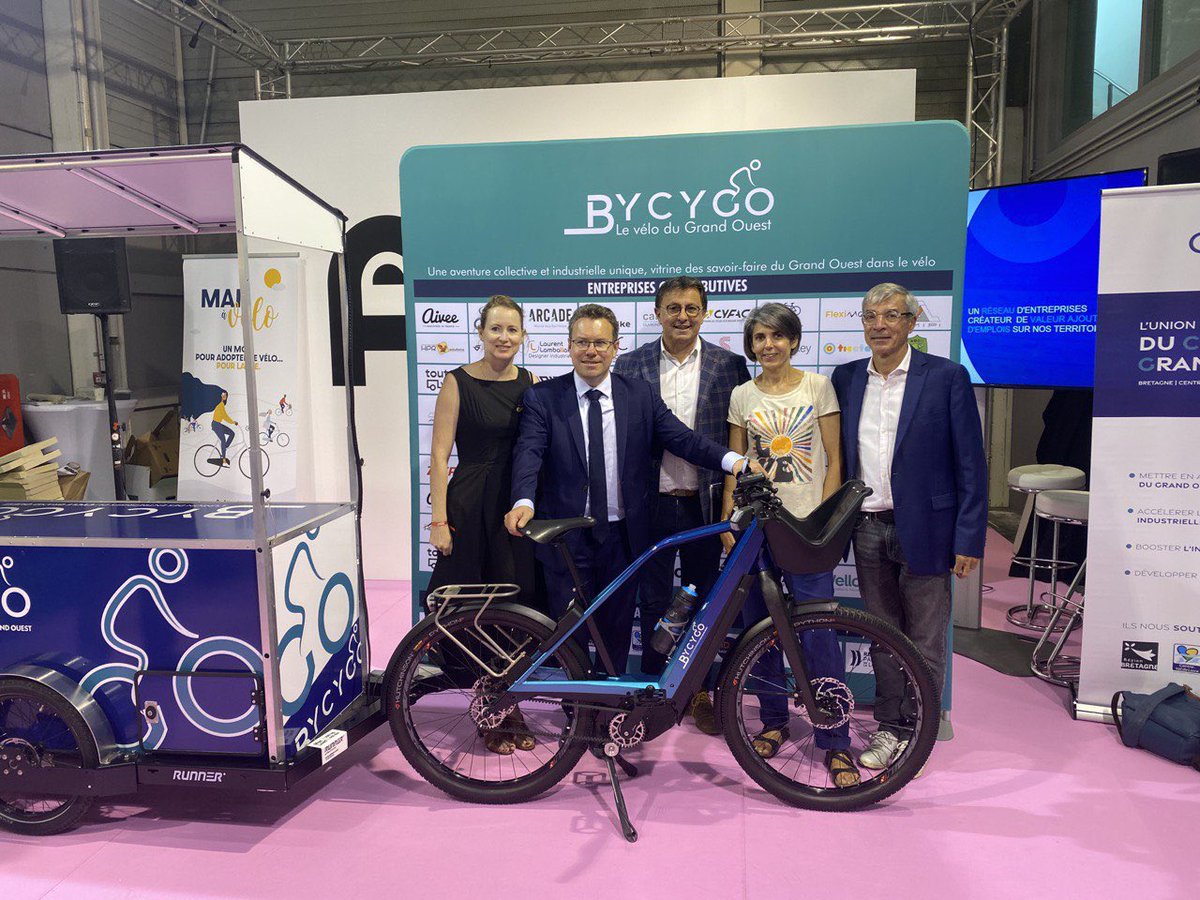 AimerAgirPDL's tweet image. . @EricGrelier au salon #prodays à #paris pour le lancement du 1er vélo 💯% made in Grand Ouest. Des entreprises industrielles locales membres du cluster #CYGO qui ont réalisé l&apos;exploit de concevoir le prototype en - de 6 mois. Une fierté pour la filière et pour notre territoire
