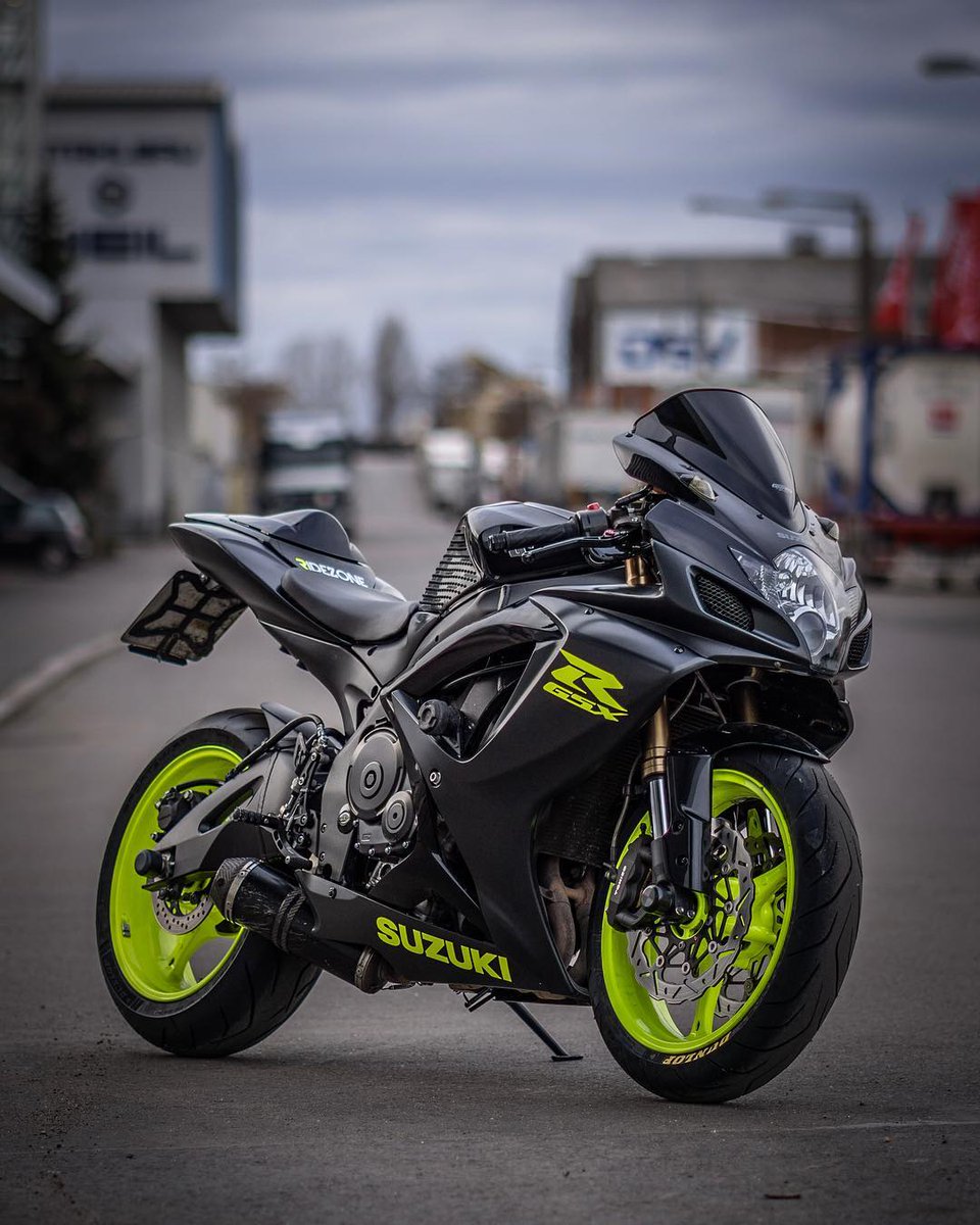 MoreMotorcycles's tweet photo. #Suzuki GSXR https://t.co/NjfpY4jWsK