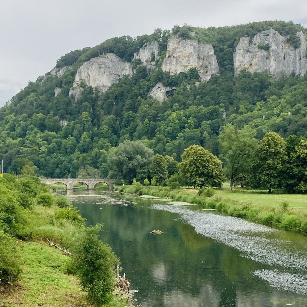 sonjaapp's tweet photo. Hier habe ich meine #Flaschenpost Nr. 9 in der #Donau verschickt. Hausen im Tal gehört zu #Beuron und ist nur wenige km von Schloss #Werenwag entfernt. Meine Eltern haben in Beuron geheiratet und meine Großeltern haben sich auf Schloss Werenwag kennengelernt. #Schicksal https://t.co/PrHKzwaV8F