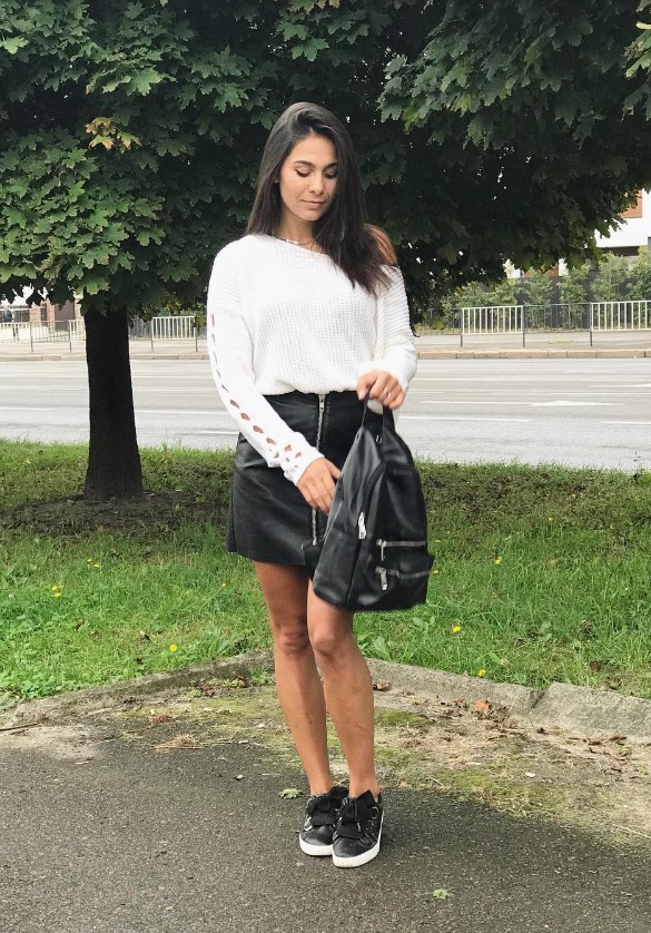 JessRoduct's tweet image. Did you know that incorporating strength training into your fitness routine can have numerous benefits? Not only does it help build lean muscle mass, but it also boosts metabolism, improves bone density, and enhances overall strength. 💥💪 #StrengthTraining #FitnessTips