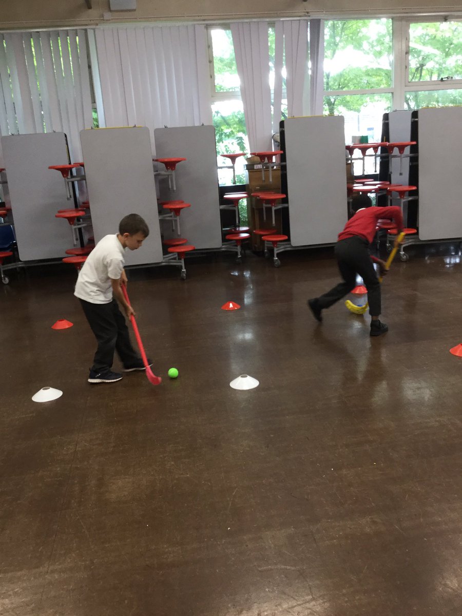 Cardiff2021's tweet photo. Balls skills club this week - trying out some hockey skills 🏑 @LlanmartinPrim #healthyconfidentindivduals https://t.co/3gtbKC2Zxv