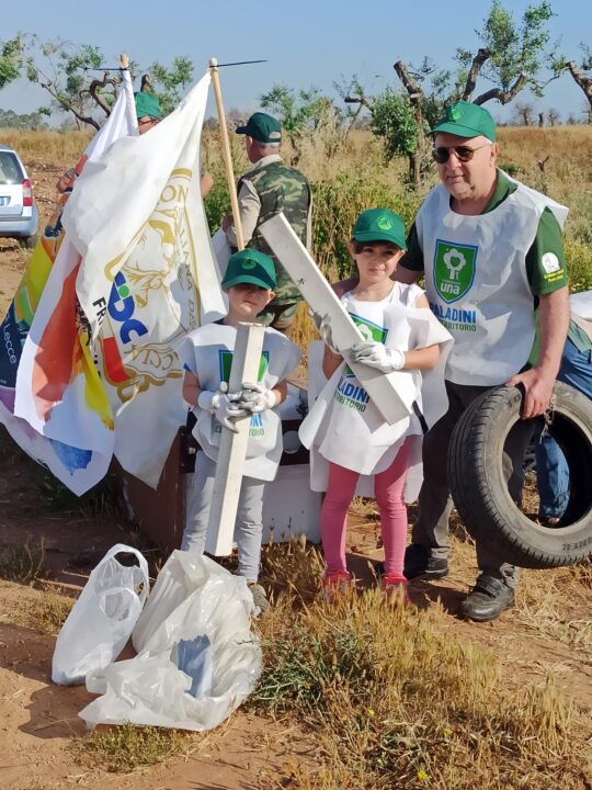 🌱📯 #Hunters #RestoreNature !

🇪🇺 #BiodiversityManifesto: An exemplary project this time comes from Italy! 🇮🇹 Hunters clean up🗑the environment #ForNature – contributing to healthier habitats for wildlife. 🐦🦌🐇🌿

👍 Thank you for your great conservation work!

📌 More: