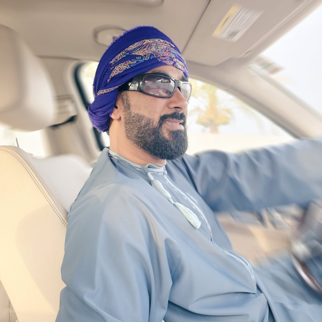 #اجمل_اللحظات
#اجمل_الاوقات 

اجمل اللحظات ..
تلك التي ...
اكون بعيدا عن صخبهم ... 
قريبا من قلبك. ...