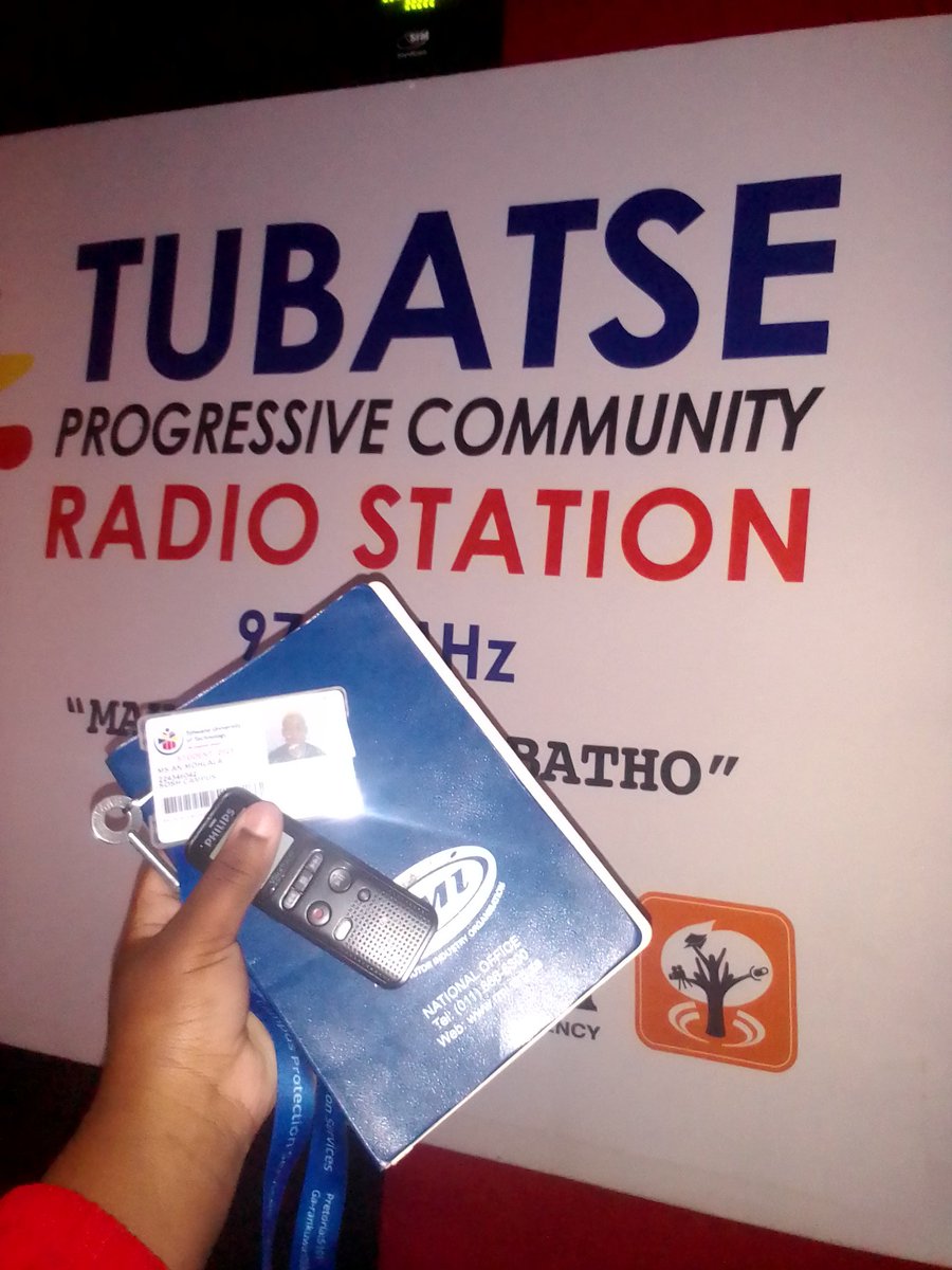 AmandaNtombi2's tweet photo. #TUTJOURN2023
#tutjourn2023
#TubatseFM 

Went to a community radio station today, for the first time.🫶🥺. They were so kind and I can't wait to see them again. Tubatse FM ke a lerata.
@Tubatsefm_Radio https://t.co/vwS4WHVNvA