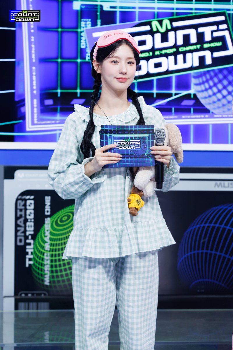 MnetMcountdown's tweet photo. 230629 #MCOUNTDOWN 현장포토
누워서 봐도 앉아서 봐도 서서 봐도 너무 좋은 💛허니여니💚

📸 https://t.co/DUde3f6OgJ

#엠카운트다운 #허니여니 #주헌 #몬스타엑스 #미연 #여자아이들 https://t.co/KLGJij0p4x
