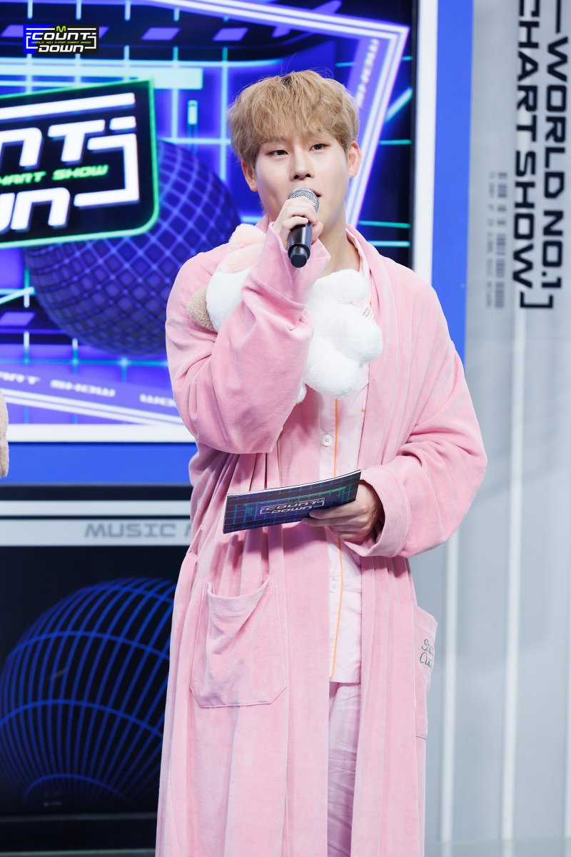 MnetMcountdown's tweet photo. 230629 #MCOUNTDOWN 현장포토
누워서 봐도 앉아서 봐도 서서 봐도 너무 좋은 💛허니여니💚

📸 https://t.co/DUde3f6OgJ

#엠카운트다운 #허니여니 #주헌 #몬스타엑스 #미연 #여자아이들 https://t.co/KLGJij0p4x