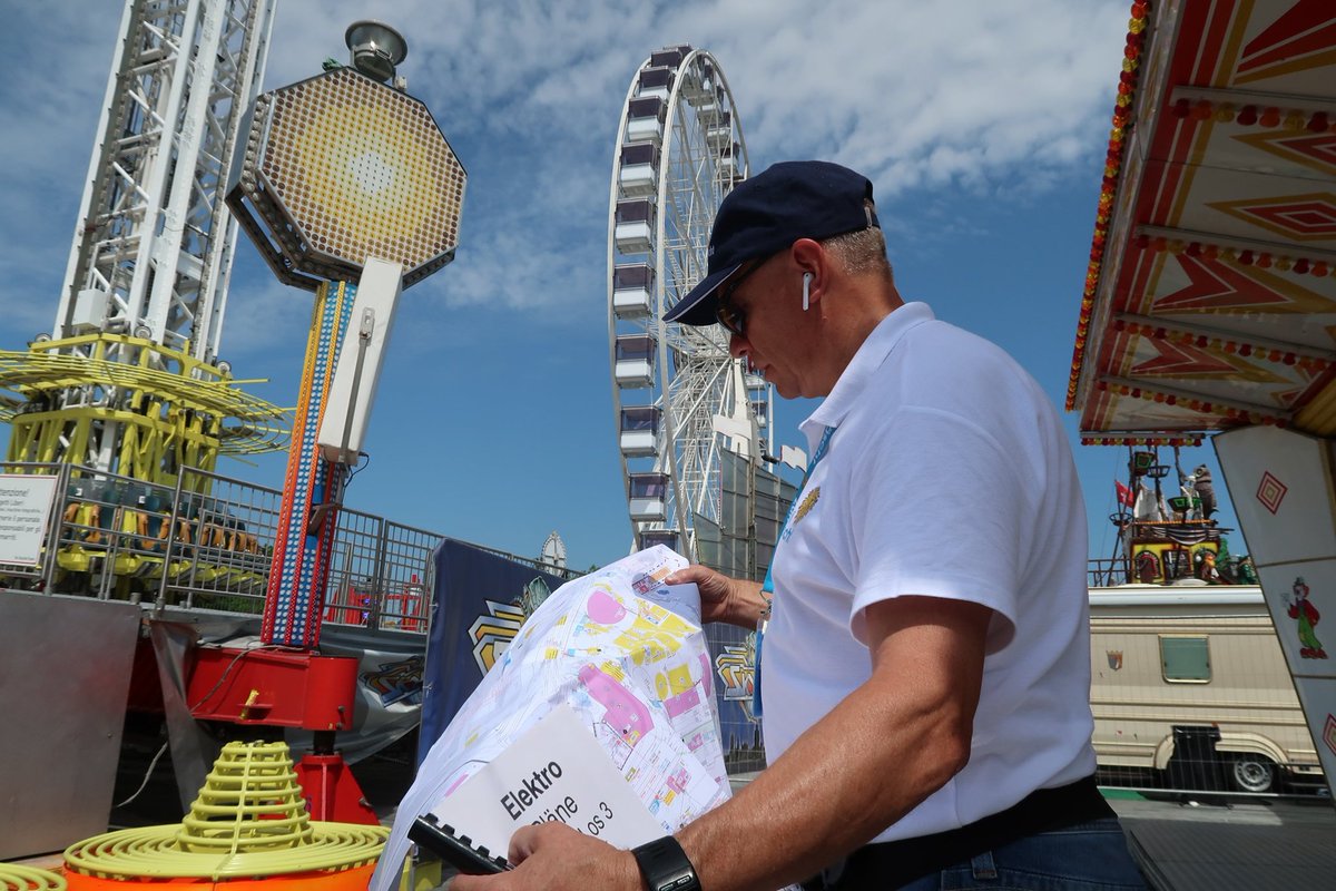 michaelbaumer's tweet image. Wenn am Freitag das @ZueriFaescht23 startet, leisten die Industriellen Betriebe der @stadtzuerich einen Sondereffort: @ewz bringt 100% Naturstrom, @vbz_zueri_linie chauffiert die ca. 2.5 Mio. Besuchenden und die Wasserversorgung stellt 630 zusätzliche Trinkwasserhähne auf. Danke!