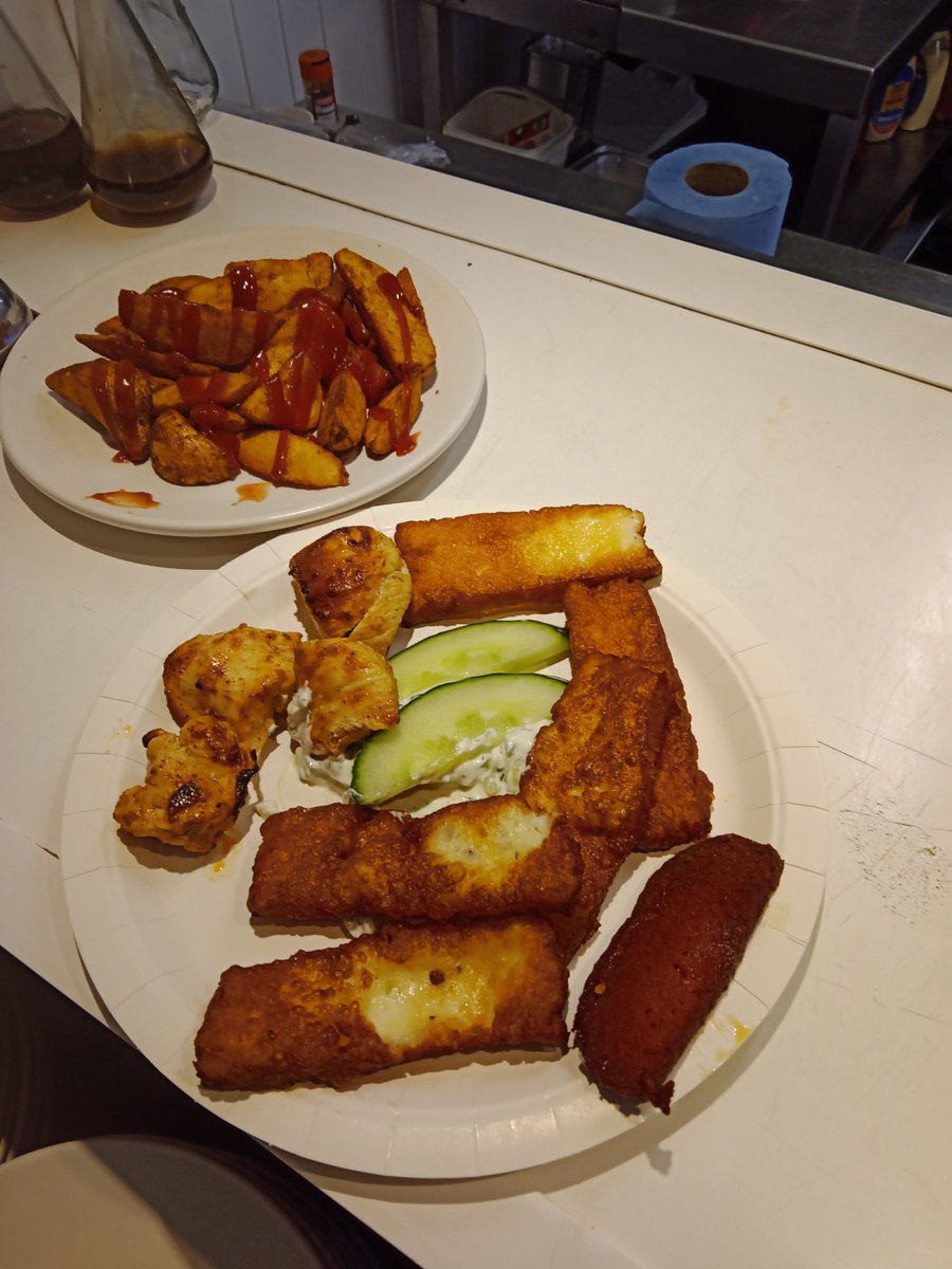 MrKSGC's tweet photo. What a fantastic and scrumptious time we had at Yaprak Turkish restaurant. A huge thanks to all the staff that gave our children such a unique experience @MrGSGC #SGCWOW #SGCGeography #SGCHistory #SGCDT https://t.co/NLCxJGAevo