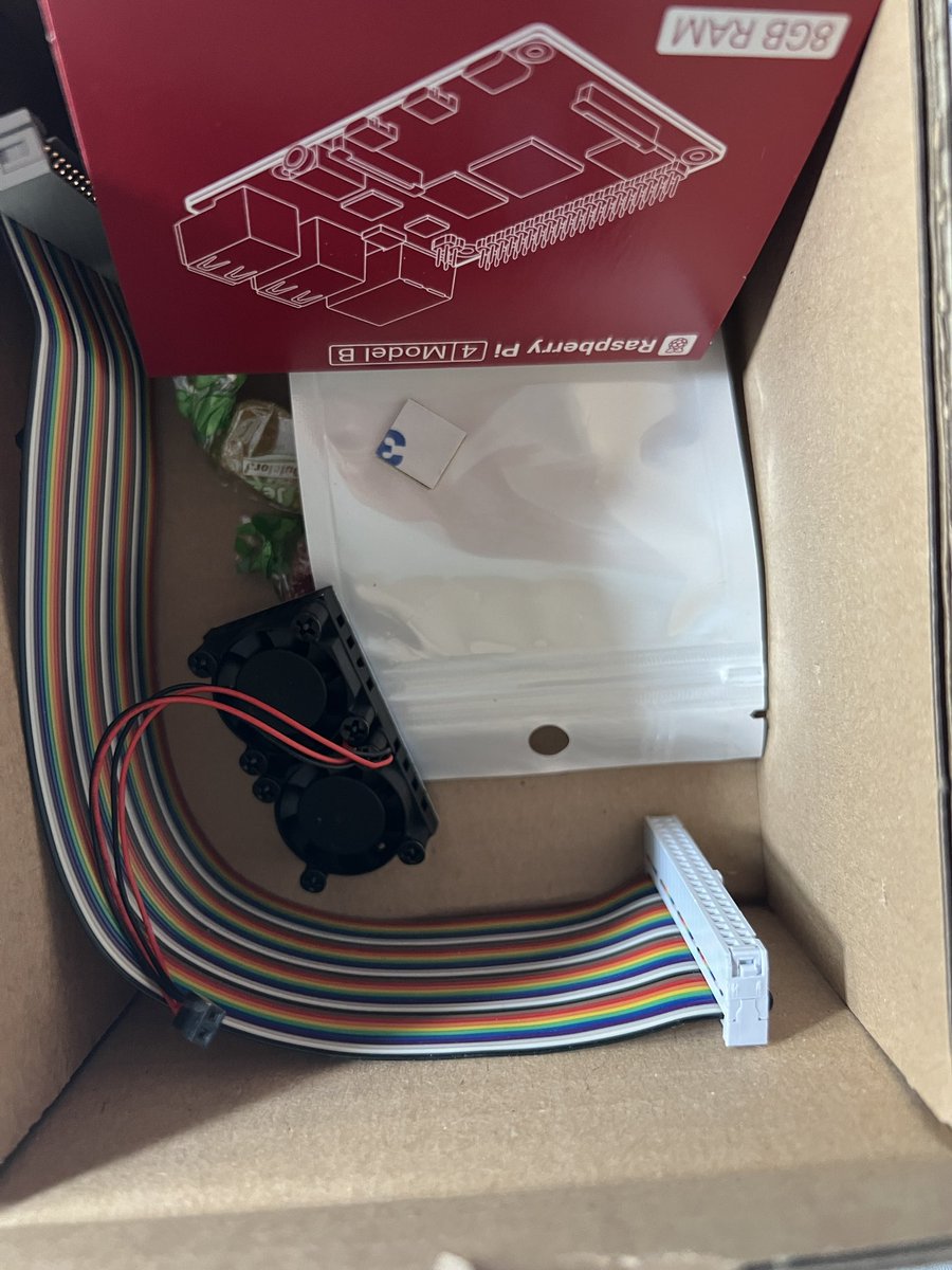 MiguelGargallo's tweet photo. My new baby #RaspberryPi 4 rev1.5 8GB @Raspberry_Pi 😍 https://t.co/8rNfNNgWwC