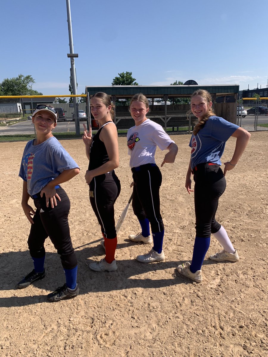 JFKsoftball's tweet photo. Homerun Derby Day! Congrats to the Blondies on their dub 🙌🏼🥎 #rollcougs https://t.co/ENbVZxm2sz