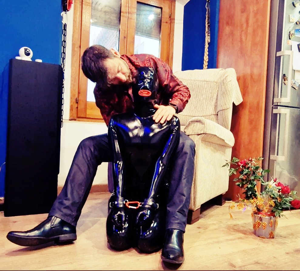 Experiencia fetish con mi Tai Toy particular...

#Latex #Toy #doll #fetish #bdsm