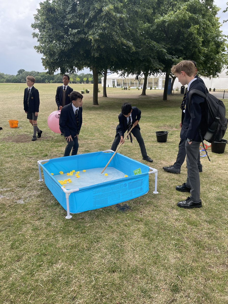 ElthamMoffat's tweet photo. Fun had with Moffat house charity today, the rain came, but some great fun was had. 🐤🐤⭐️⭐️🤩🤩 https://t.co/WqAWpp8Qqm