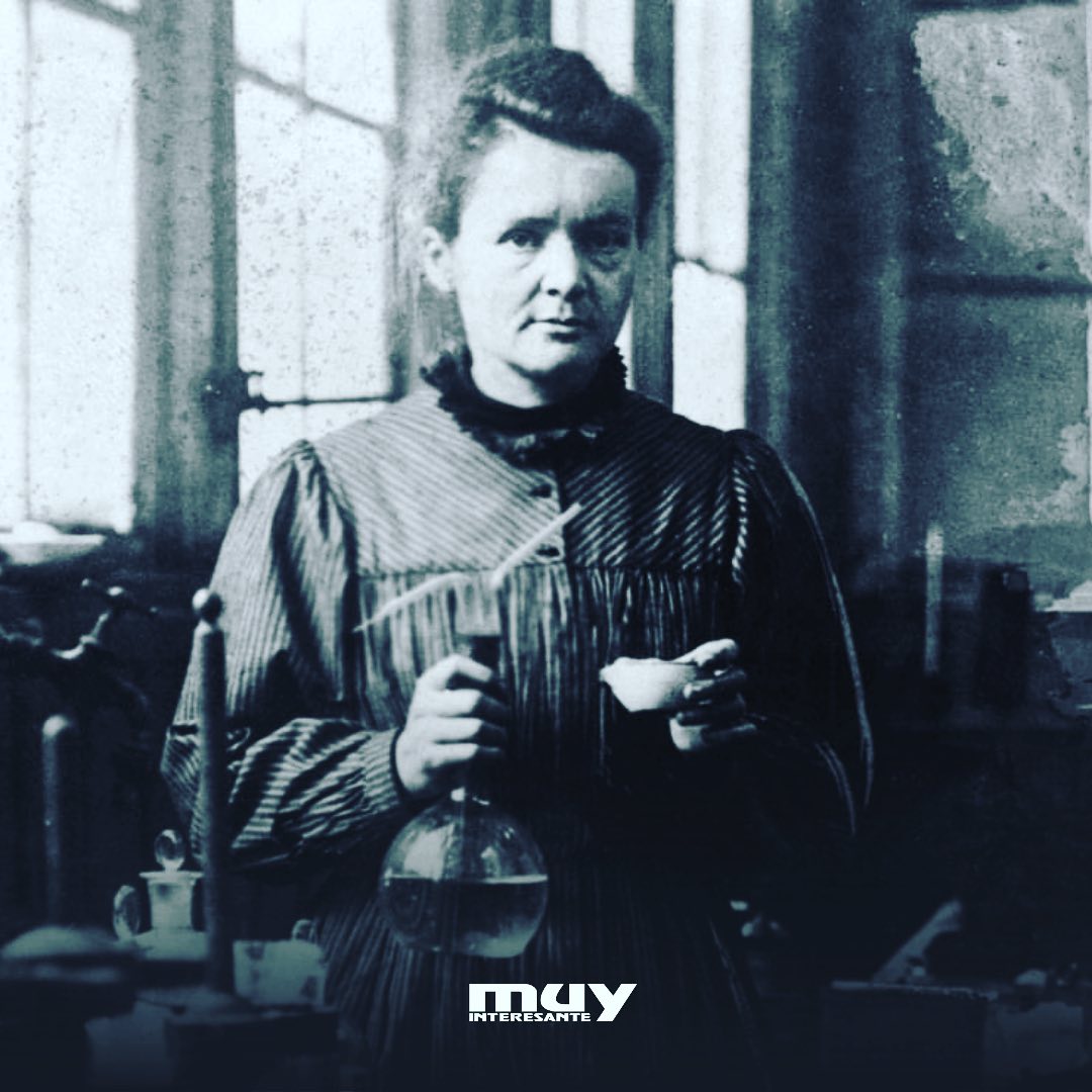 Hoy se cumplen 89 años de la muerte de Marie Curie, física y química de origen polaco y dos veces Premio Nobel (1903 y 1911). La radiación que estudió acabó con su vida a los 66 años, debido a una anemia aplásica.

🔴¿Quieres saber más? Lee este artículo: muyinteresante.es/historia/33600…