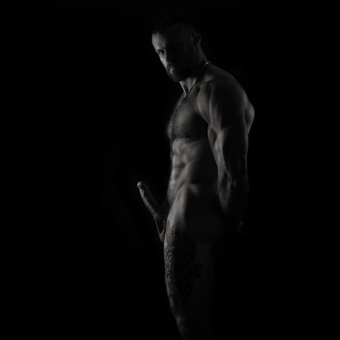 Watch Fitcamguy's leaked NSFW photo on TwXstars