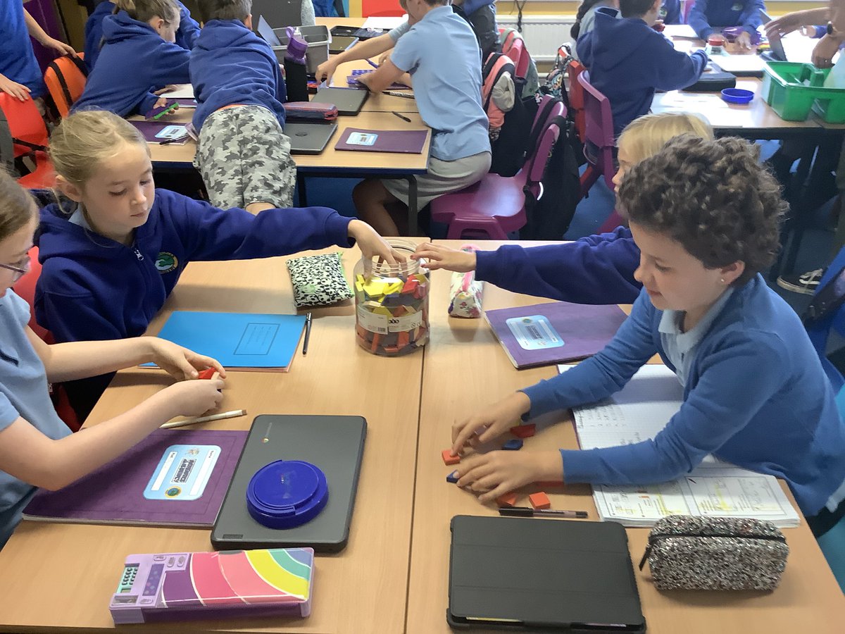 llanrhidianp's tweet photo. Algebraic thinking in #LlanPryCop this morning. Can you spot the pattern? What comes next? What comes before? #LlanNum https://t.co/OF8CCPnXCR